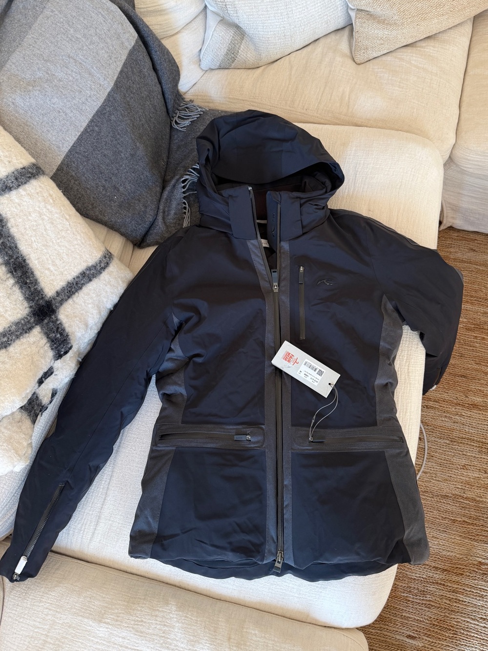 *NWT* KJUS Nuna Ski Jacket, Black in 36/S